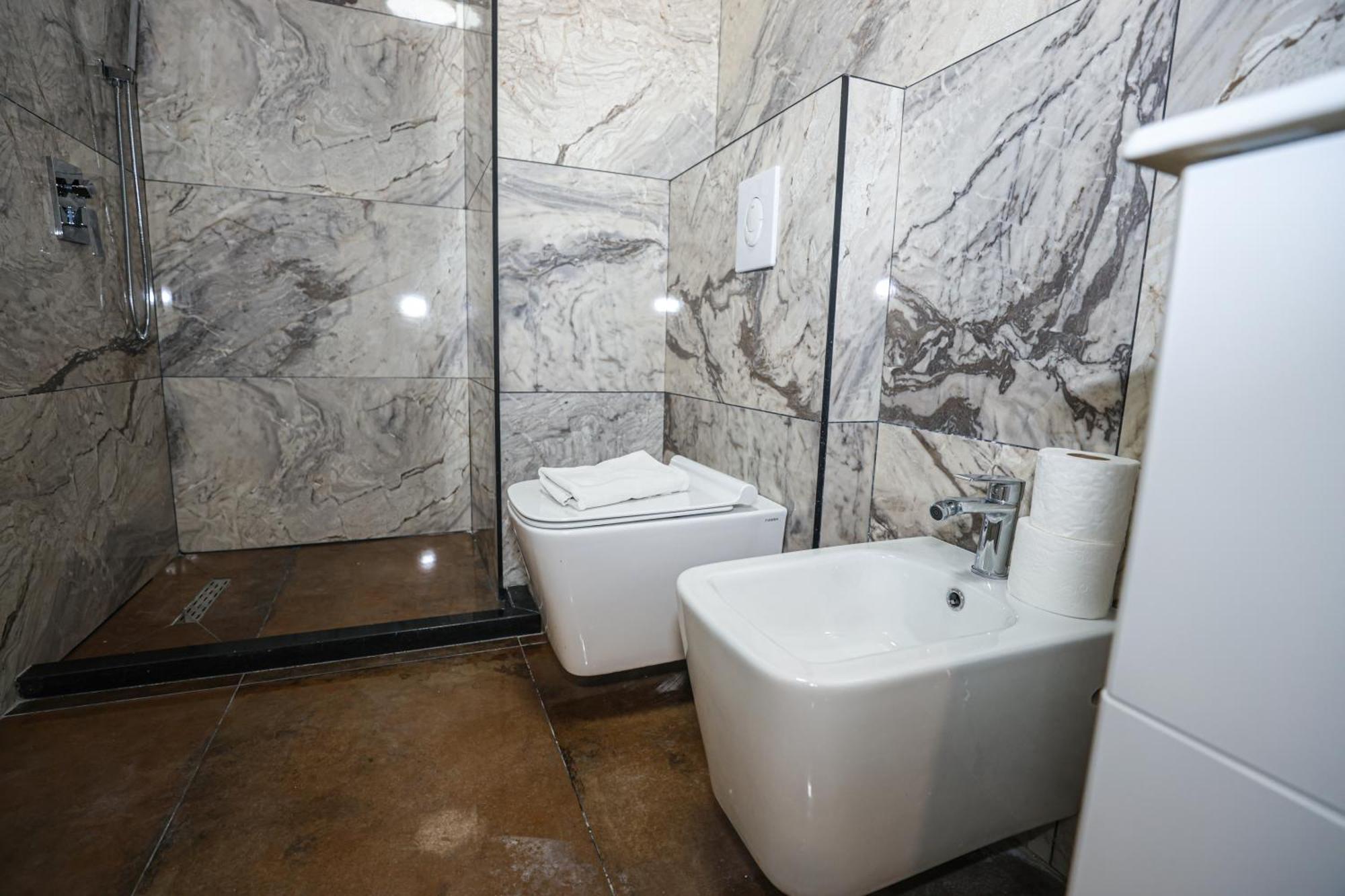 Miku Apartment-cozy 1bd At Blloku Area Tirana