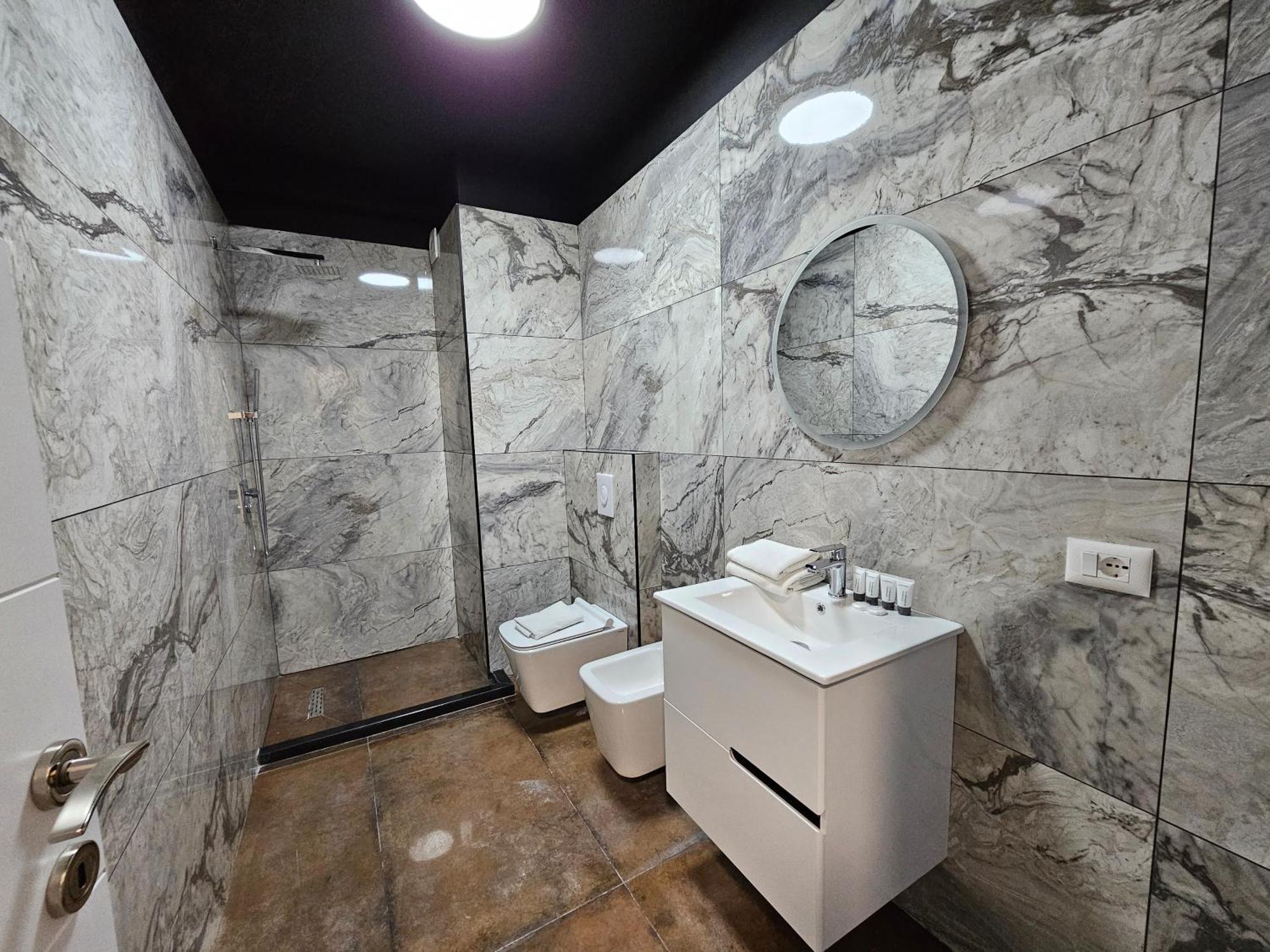 Miku Apartment-cozy 1bd At Blloku Area Tirana